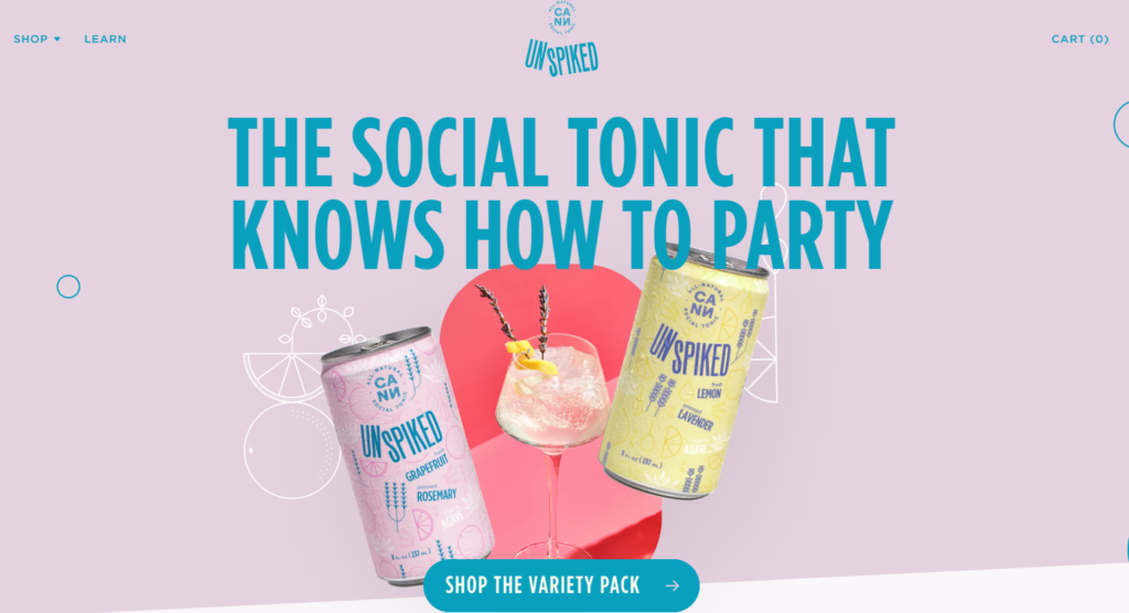 Udsnit af Unspikeds startside med budskabet "Den sociale tonic, der ved, hvordan man fester", der fremhæver socialt samvær uden at være afhængig af alkohol