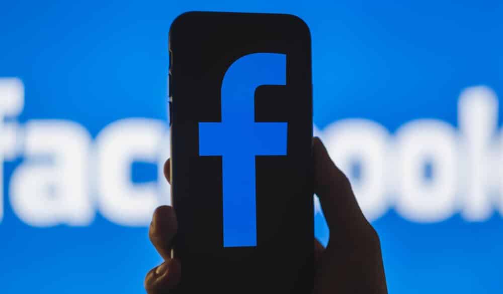 Facebook-logo på smartphone-skærmbillede