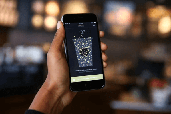 Skærmbillede af Starbucks' loyalitetsprogram til CRM-strategi inden for e-handel